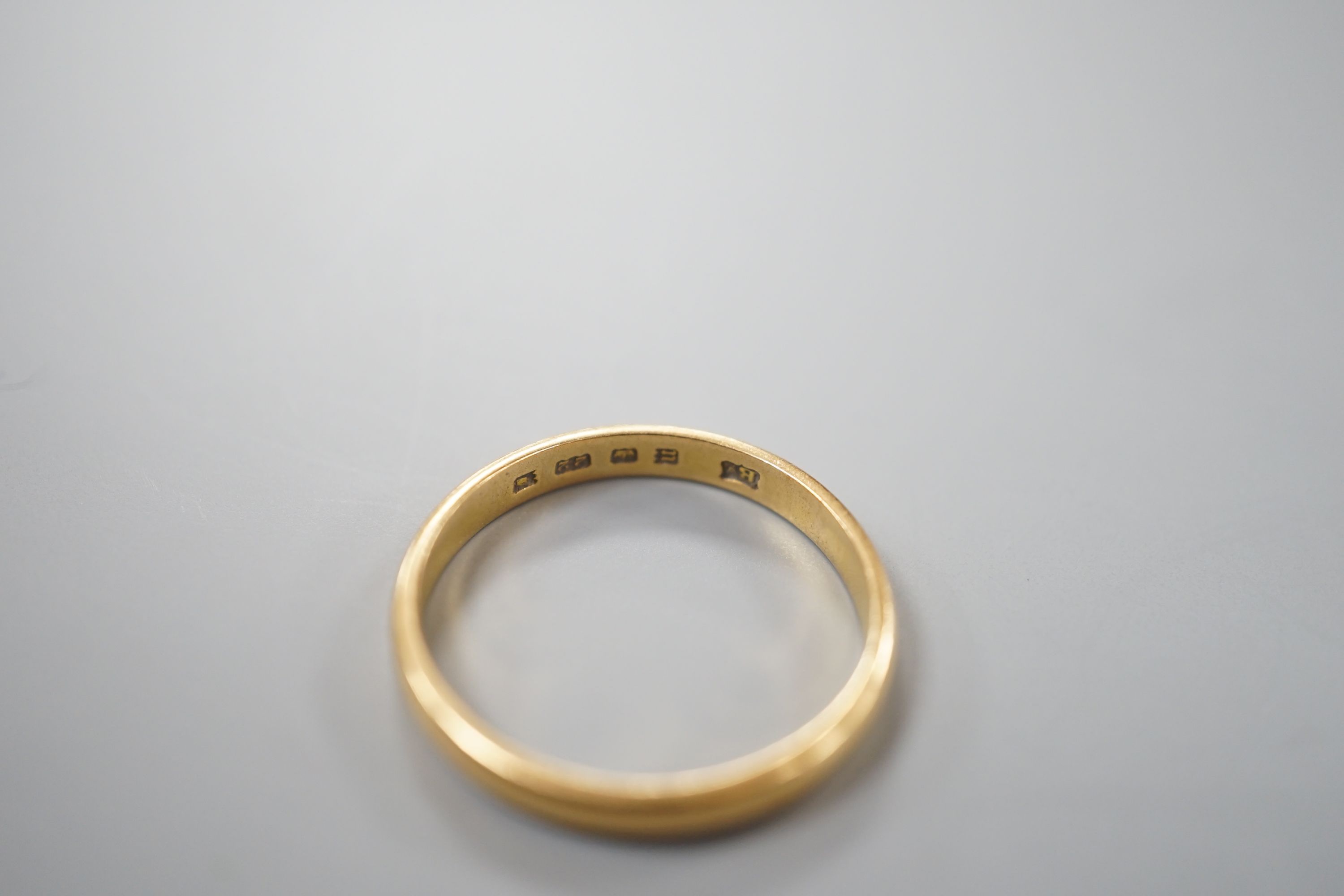 A 22ct yellow gold wedding band, size S, 3.4 grams.